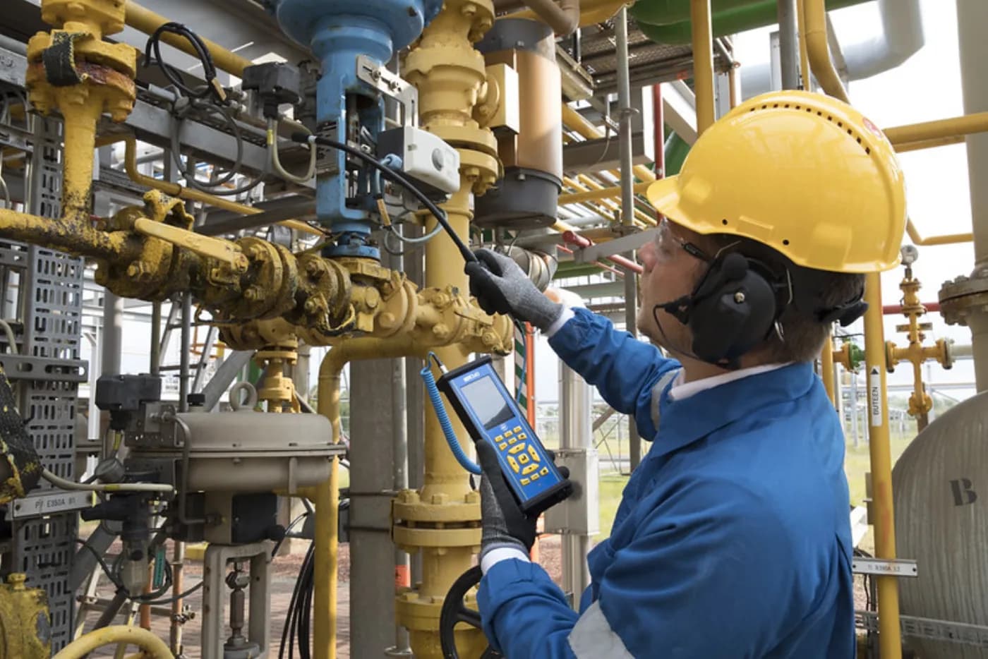 Field Gas Screening Before Laboratory DGA on Transformers